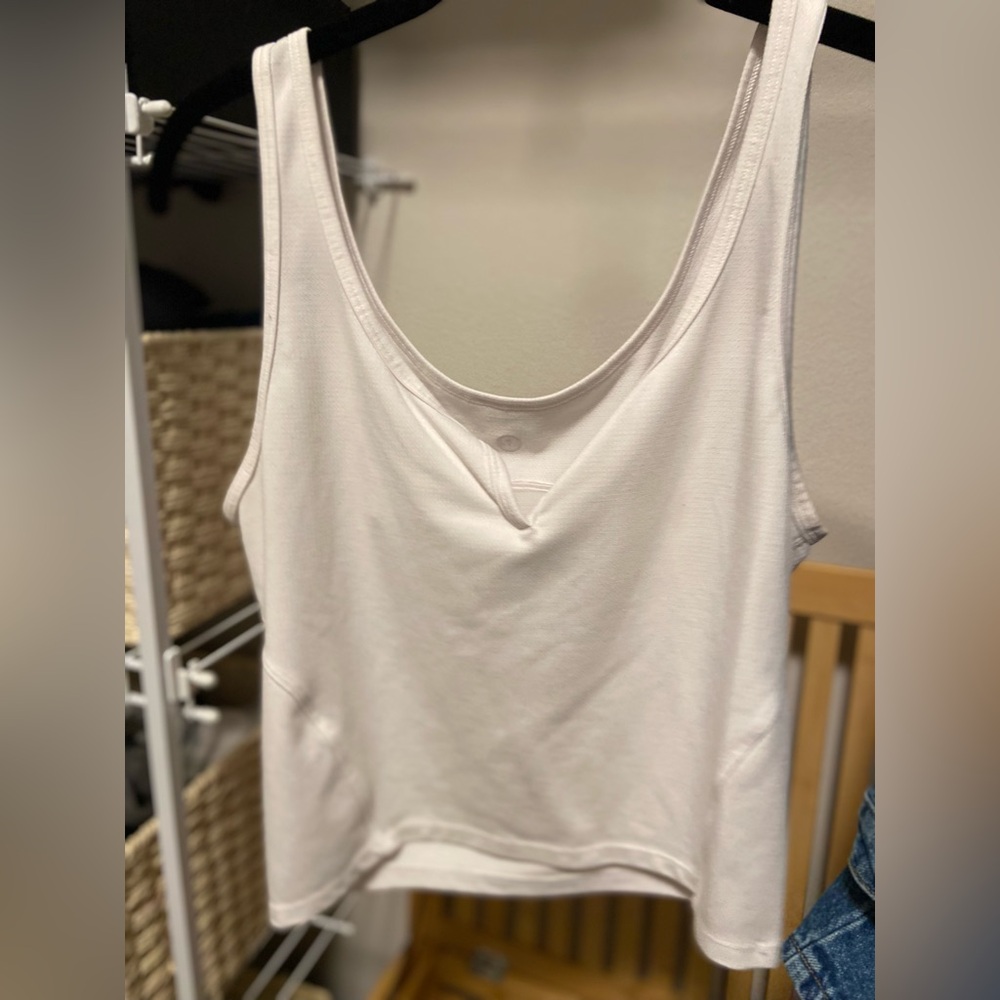 White lululemon tank
